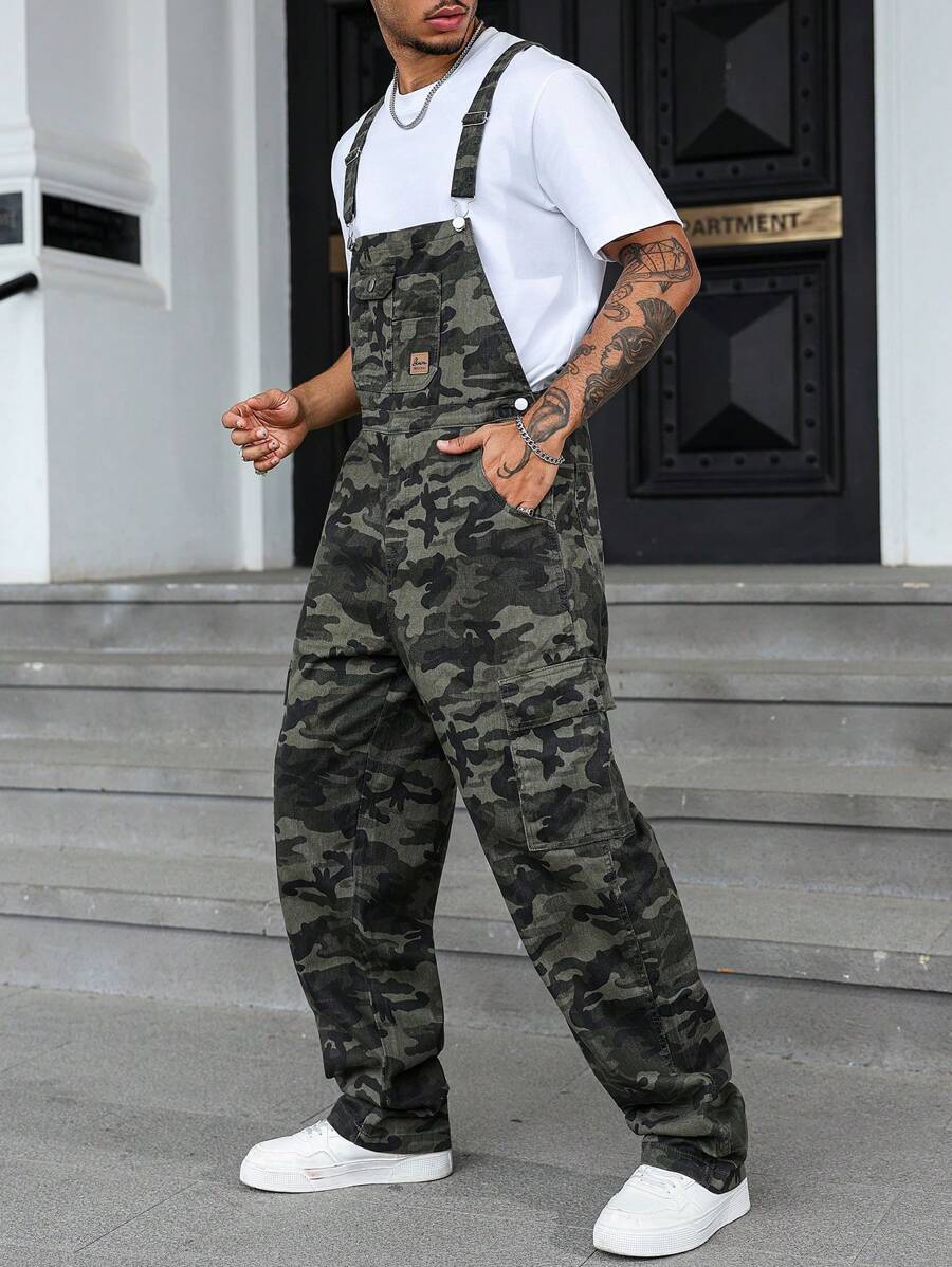 Manfinity Homme 男士休闲街头迷彩印花字母贴片斜口袋牛仔背带裤 - 彩色 - 查看 1