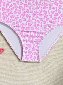 SHEIN Young Girls Beach Holiday Floral Print Ruffle Trim Bikini Set Young Girls Sets Young Girl Summer Outfits Young Girls Clothing Bathing Suits Set Swim Suits For Girls Two Pieces Bathing Suits For Girls Kids - Pink - View 3