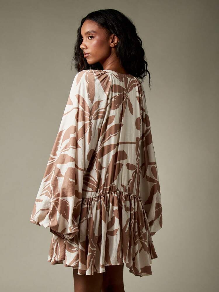 MISSGUIDED Bohemien Minikleid mit Ballonärmeln, florale Muster, Bindedetail vorne, fließender Empire-Stil, Urlaubs-Resort-Kleid für Herbst und Winter