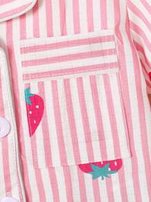 Set de pijama de 2 piezas para bebé niña con blusa de manga corta con estampado de fresa y margarita, y shorts - Verde Lima - Ver 5