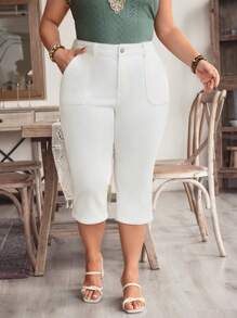 EMERY ROSE Plus Size Solid Color Button Pocket Slim Fit Capri Jeans