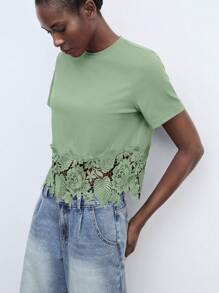 Maija Camiseta de mujer de unicolor con encaje de contraste y cuello redondo, de manga corta, adecuada para vacaciones, casual de negocios, viajes urbanos, elegante y chic, adecuada para maestras y atuendo de oficina, casual de negocios para mujer, para oficina y trabajo de mujer - Verde - Ver 3