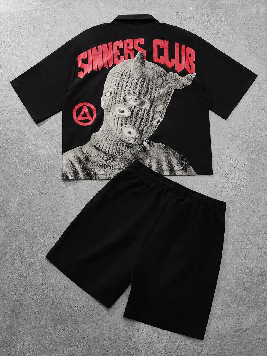 Manfinity EMRG 男士衬衫套装，黑色短袖衬衫短裤套装。衬衫背面图案是一个红色大写字母，上面用粗体写着“SINNERS CLUB”字样。字母下方是一顶显眼的黑色编织帽子，帽子上有三个眼孔和三个三角形的小鼻孔，略带卡通或怪诞的风格。整套是oversized的宽松版型，青春街头风，ins热卖，送男朋友的礼物，年轻休闲运动街头日常通勤百搭返校度假装，送男朋友老公的首选，情侣装 - 黑色 - 查看 1