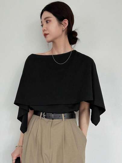 FRIFUL Camiseta feminina preta com ombros de fora e estampa de morcego, blusa casual versátil para o verão