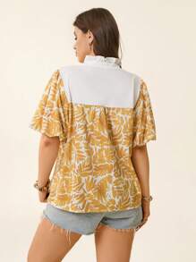 SHEIN LUNE 大码女式夏季蓝白条纹拼接花卉印花蕾丝领衬衫，适合夏季度假、海滩度假、奶油黄校服 - 彩色 - 查看 2