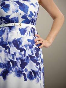 SHEIN Clasi Plus Size Blue & White Floral Elegant Round Neck Floral Print Dress (Comes With 1 Waist Belt) Summer Women Clothes  Curve Plus   Vacation Women Clothes   Shein Curve  Women Vintage Clothes Wedding Outfit - Blue and White - View 7