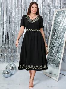 SHEIN Clasi 弧形加大码女式黑色优雅金色刺绣腰部收紧 A 字长裙、商务休闲女装、外出装、情人节、情人装、夏季/春季装、复古装、女式工作服、老钱风格女装、办公室装、度假装、情人节服装、优雅女式连衣裙、女式生日装、女式婚礼宾客礼服、端庄女式连衣裙 - 黑色 - 查看 4