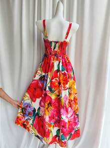 SHEIN Unity Rafferiza 女式浪漫红色彩色花卉印花纯色情人节约会生日度假休闲连衣裙荷叶边前系带蝴蝶结可爱太阳裙演唱会服装优雅吊带后背不对称腰部修身A字下摆2025夏季新款长裙 - 彩色 - 查看 2