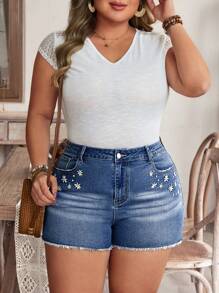 EMERY ROSE Plus Size Women Casual Pockets Frayed Hem Embroidered Daisy Flower Summer Shorts - Blue - View 1