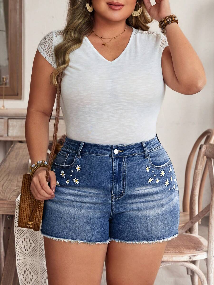EMERY ROSE Plus Size Women Casual Pockets Frayed Hem Embroidered Daisy Flower Summer Shorts - Blue - View 1