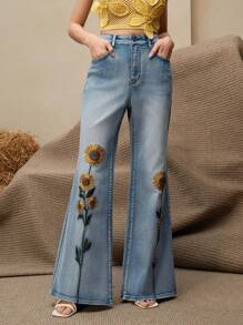 Anewsta Women Fashionable Casual Sunflower Embroidery Pocket Flared Jeans - Light Wash - View 6