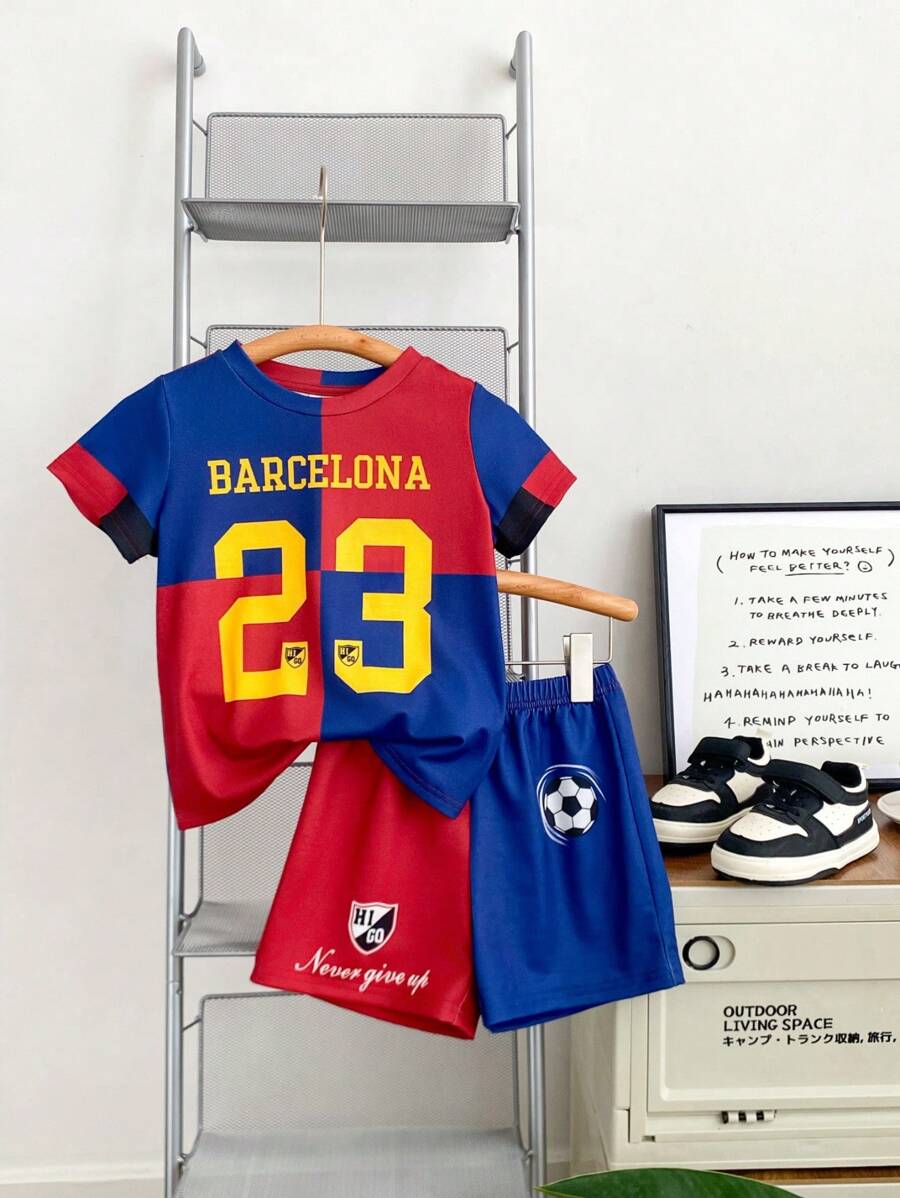 SHEIN 2 件儿童男童休闲日常街头运动百搭舒适数字和字母混合印花圆领宽松 T 恤和短裤针织 2 件套服装，适合学校、花园、海滩、生日、春夏秋冬 - 彩色 - 查看 1