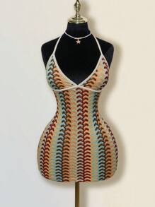 SHEIN ICON Vestido corto para la playa con cuello halter, espalda descubierta y escote en V profundo, confeccionado en tejido jacquard de punto con colores contrastantes y borde acanalado