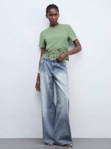 Maija Camiseta de mujer de unicolor con encaje de contraste y cuello redondo, de manga corta, adecuada para vacaciones, casual de negocios, viajes urbanos, elegante y chic, adecuada para maestras y atuendo de oficina, casual de negocios para mujer, para oficina y trabajo de mujer - Verde - Ver 2