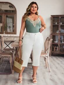 EMERY ROSE Plus Size Solid Color Button Pocket Slim Fit Capri Jeans