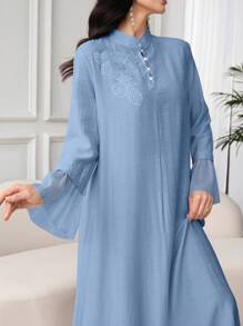 Al Najma 阿拉伯风格宽松长袖女式连衣裙，带补丁，立领，网眼嵌件 - 藍色 - 查看 7