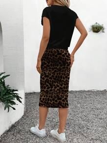 SHEIN LUNE Bộ 2 món áo thun ngắn tay và chân váy mini họa tiết da báo dành cho nữ, thích hợp cho mùa hè, đi chơi, phong cách thường ngày. - Nhiều màu - Xem 2
