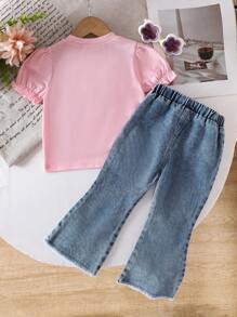 SHEIN Set Casual Estivo Da Bambina, Composto Da Maglietta A Maniche Corte Con Collo Rotondo E Fiocco 3D In Colore Tinta Unita, E Pantaloni A Zampa Di Elefante In Jeans Lavato. Stile Coreano - Multicolore - Visualizzare 2
