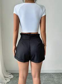 SHEIN Clasi Short à taille sac en papier à rayures noires et blanches, avec ceinture, large jambe, été casual pour femmes - Noir - Voir 2