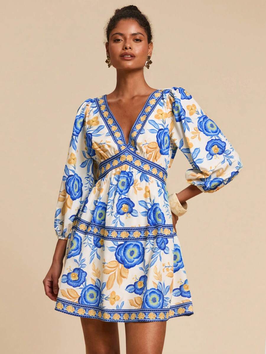 Travachic 女式 V 领 3/4 袖迷你印花梭织连衣裙、女士夏季服装、沙滩装、春夏装、复活节、节日服装、女士沙滩装、春假、女士度假服装、女士演唱会服装、波西米亚风、波西米亚、音乐节、美国独立日服装、热带度假女装、蓝白花卉印花、浪漫 - 藍白色 - 查看 1
