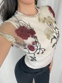 SHEIN Privé Blusa de verano ajustada con mangas cortas y bordado floral vintage para mujer, Blusa de patchwork floral albaricoque, Diseño cómodo y ajustado, Ropa de primavera/verano, Playa, Oficina, Elegante, Día de la Madre - Albaricoque - Ver 2