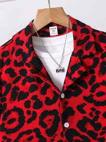 2 件套青少年男孩休闲度假豹纹花卉图案翻领衬衫和短裤套装，适合通勤、上学、休闲、运动、春夏季