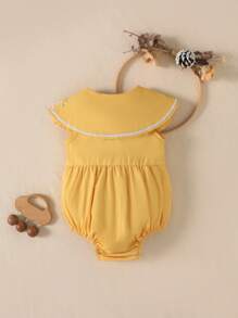 SHEIN Playful Pals 女婴休闲连体衣，荷叶边领，刺绣花卉图案，无袖，适合户外玩耍或舒适的家居穿着，用途广泛