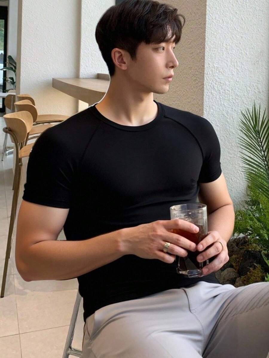 SHEIN 青少年男孩休闲短袖运动压缩 T 恤，运动街头朋克摇滚学院风，适合日常穿着、派对、音乐节，适合春夏季