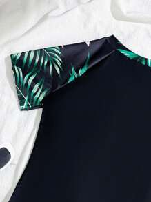 Traje de baño de una pieza con estampado floral para niñas preadolescentes, con cierre de cremallera frontal, manga corta y short negro integrado con patrón de flores estampado a los lados, tipo conjunto de dos piezas