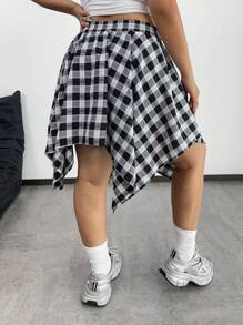 Flirla Rok Mini Kotak-kotak Asimetris dengan Simpul di Pinggang untuk Wanita Ukuran Plus - Hitam dan Putih - View 2