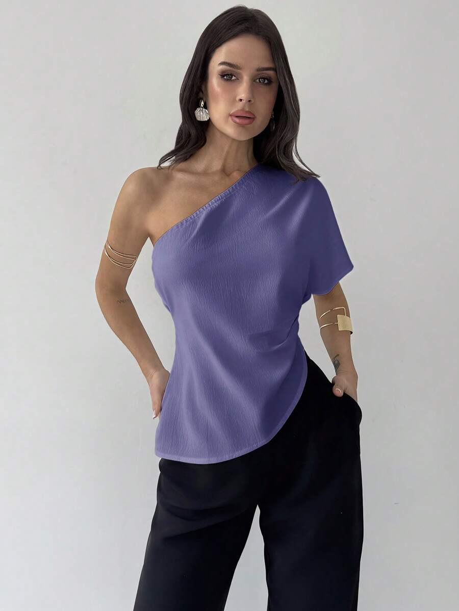 Firerie Blusa modesta, casual y elegante para trabajo y boda, primavera/verano, con un hombro, fruncido, bajo asimétrico, de tela texturizada, color blanco - Neblina azul - Ver 1