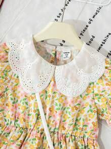 SHEIN Vestido con bolso con flores, mangas abullonadas, cuello bordado y cintura fruncida, con estampado floral pequeño, adecuado para uso casual y de vacaciones para niñas jóvenes