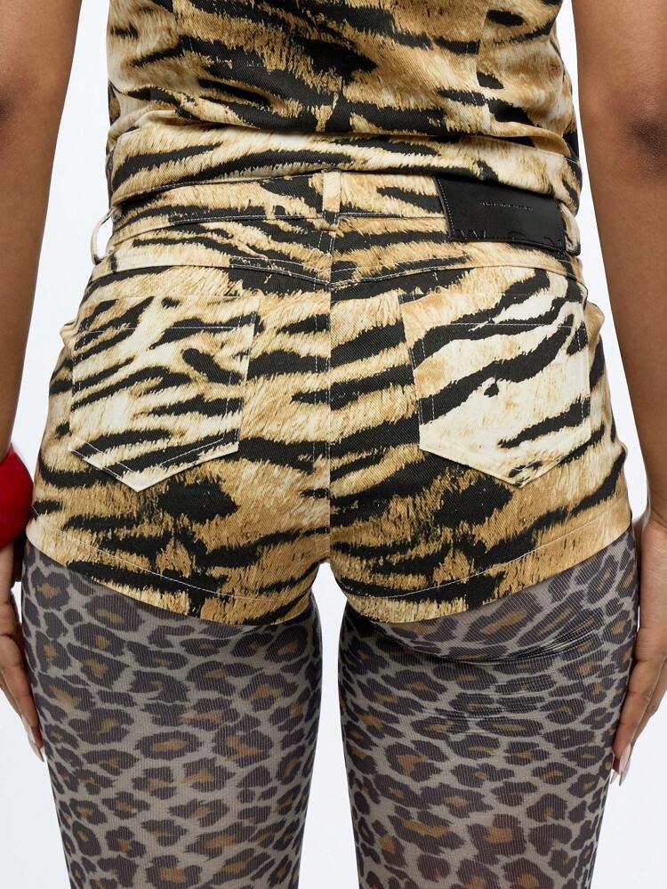 SUMWON WOMEN Jeansshorts mit hohem Bund und Tigermuster im Mikro-Animal-Print