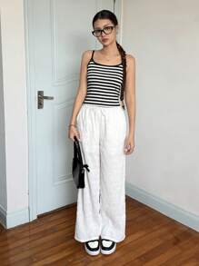 SHEIN 2 件套青少年女孩休闲撞色条纹吊带背心和裤子套装，舒适简约 - 黑與白 - 查看 3