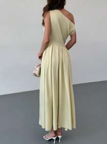 Aloruh Vestido de mujer de longitud media, de nueva llegada para primavera/verano, con hombros oblicuos, plisado y bajo asimétrico, en un estilo minimalista y de oficina para el traslado, en color amarillo claro - Amarillo claro - Ver 3