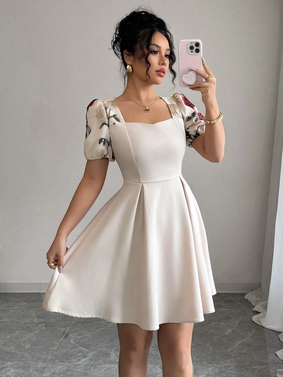 SHEIN PETITE Vestido corto informal y elegante de línea A con cuello tipo corazón, empalmado con malla bordada para damas - Albaricoque - Ver 1