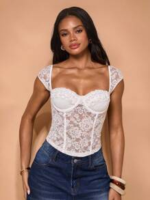 SHEIN BAE Blusa de verano para mujer de encaje floral blanco con cuello corazón y mangas cortas, top sexy con corpiño, top asimétrico de hombro de verano para club - Blanco - Ver 4
