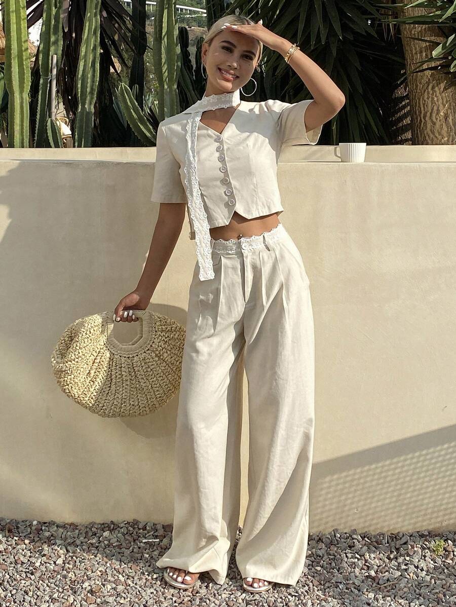 DAZY 2 件套女士套装：V 领蕾丝拼布衬衫和阔腿裤，度假风格 - 米色 - 查看 1