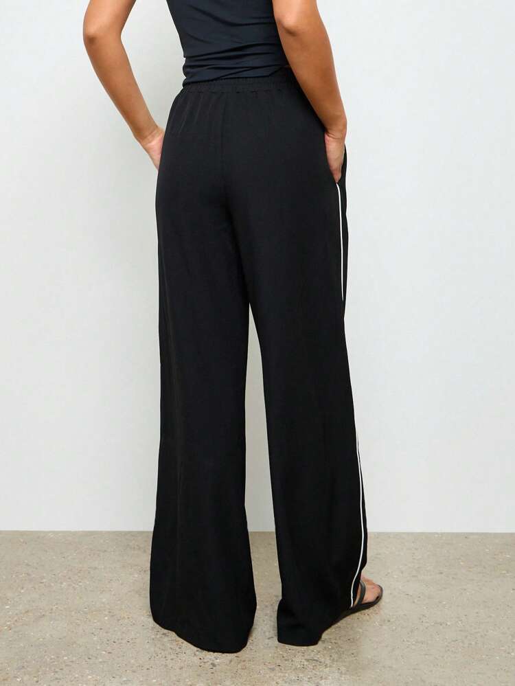 Spodnie palazzo z szerokimi nogawkami i bocznymi paskami, sięgające do ziemi
