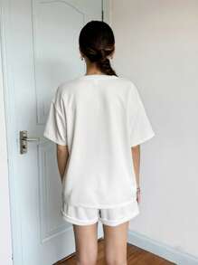 SHEIN Teen Girls' Casual Simple Comfy Round Neck Raglan Short Sleeve White T-Shirt And Shorts Set