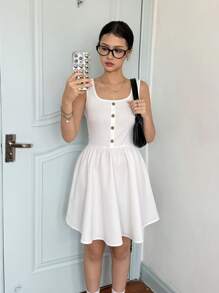 SHEIN Vestido corto de verano casual y cómodo para adolescentes, con cuello redondo, sin mangas y decoración de botones en color blanco - Blanco - Ver 6