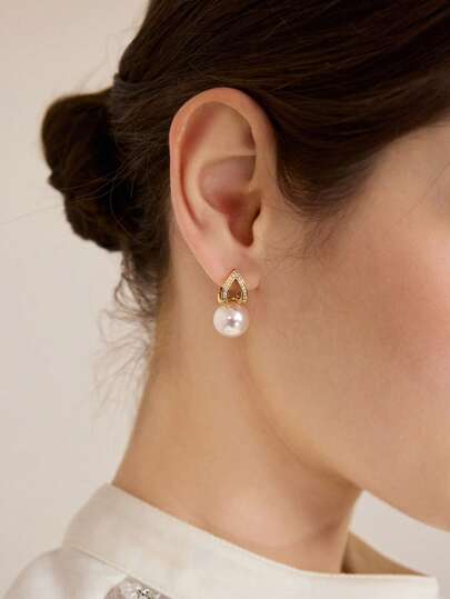 MOTF PREMIUM FAUX PEARL EAR CUFFS