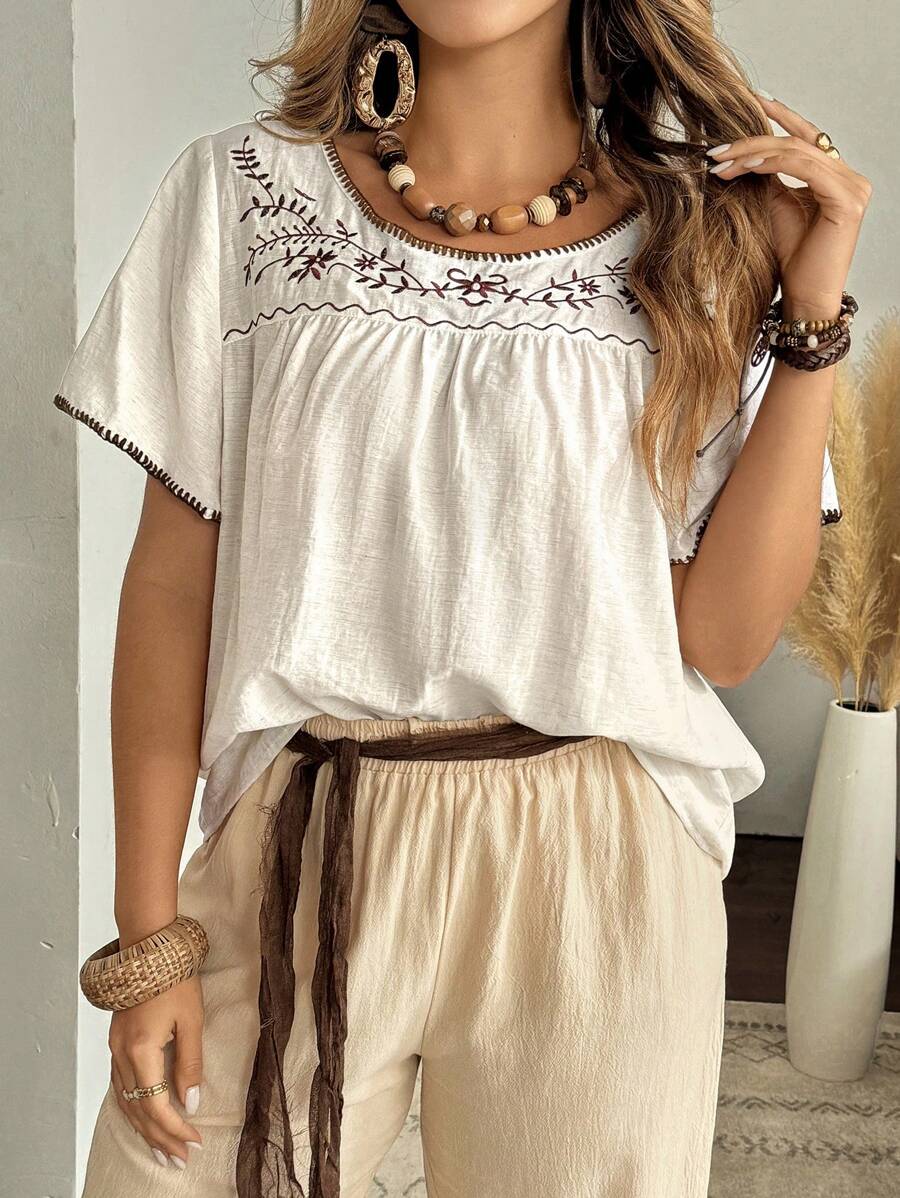 SHEIN LUNE 加大码女式刺绣短袖圆领衬衫上衣，花卉刺绣饰边加大码休闲优雅衬衫 - 杏色 - 查看 1