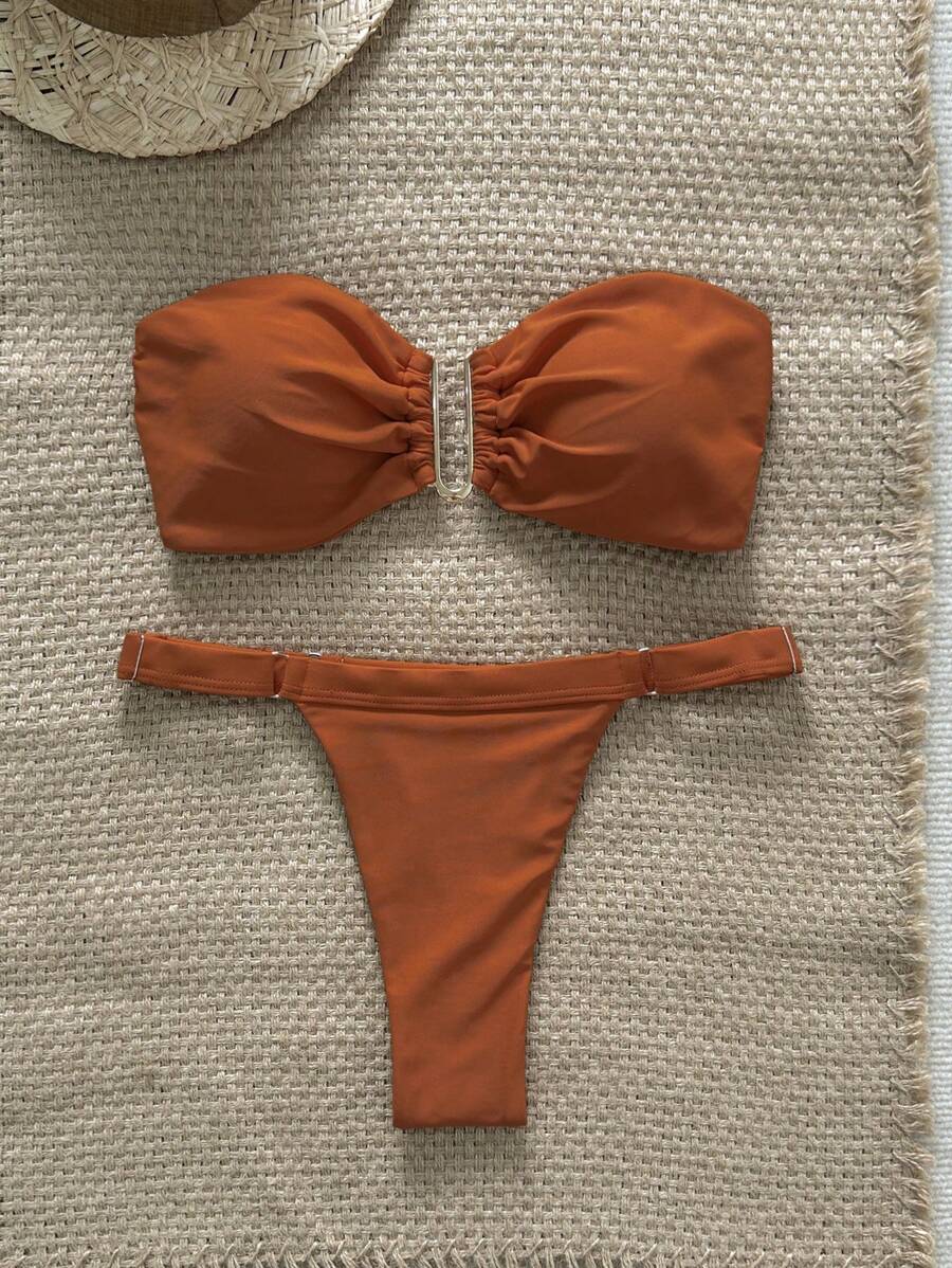 Swim Chiccia 春假女款簡約純色抹胸金屬裝飾比基尼上衣與丁字褲2件式泳衣套裝,適合夏季海灘度假 - 棕色 - 查看 1