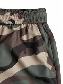 Manfinity Homme Men's Summer Casual  Youthful Street Fashion Camouflage Print Drawstring Waist Shorts, Featuring A Street Sports Style Inspired By INS. Designed With Three-Dimensional Cargo Pockets And Letter Woven Label Decorations For A High-Street Look. Suitable For Daily Wear, Outings, Sports, Leisure, School, Parties, Music Festivals, And Casual Occasions. An Excellent Gift For Boyfriends Or Husbands. Perfect For Streetwear. Men's Summer Casual Camouflage Shorts, Camouflage Shorts, Men's Street Shorts - Green - View 5