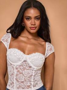 SHEIN BAE Blusa de verano para mujer de encaje floral blanco con cuello corazón y mangas cortas, top sexy con corpiño, top asimétrico de hombro de verano para club - Blanco - Ver 6