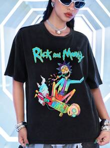 Rick and Morty X SHEIN Camiseta de manga corta con cuello redondo, estampado de dibujos animados y letras para mujer