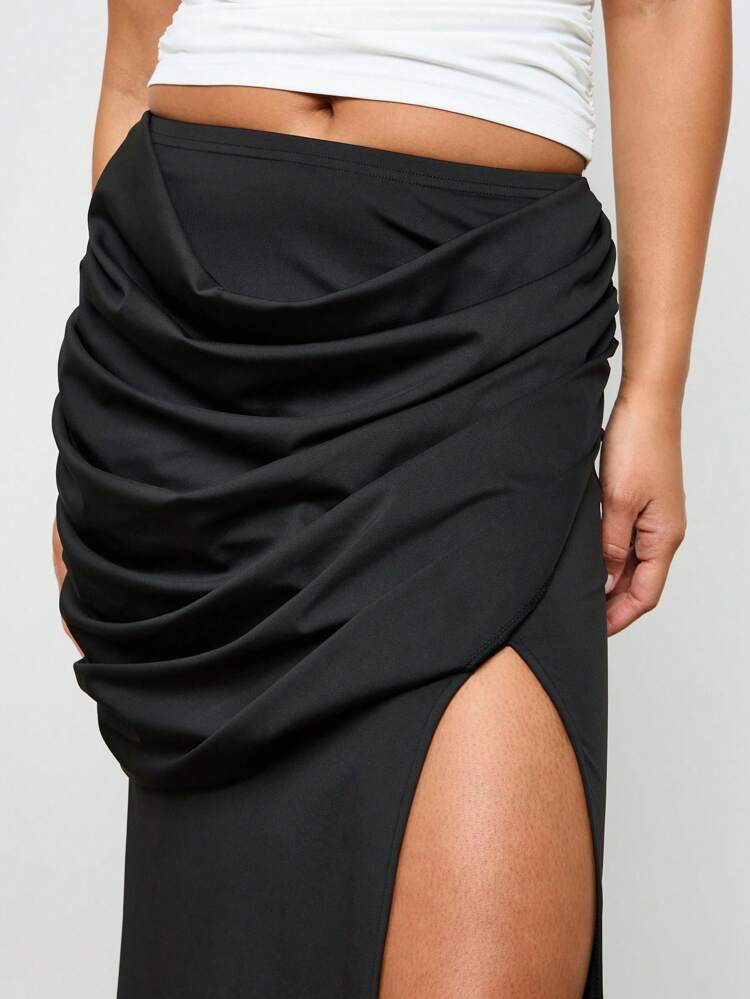 Wyrafinowana długa spódnica kopertowa z rozcięciem z boku