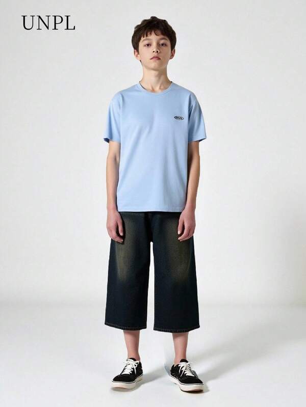 2 Stücke/Set All-Match-Set für Teenager und Jungen im lässigen amerikanischen Streetstyle mit übergroßem Rundhalsausschnitt und kurzärmligem T-Shirt mit Buchstaben Muster und weitem, geradem Jeansschnitt im Used-Look, geeignet für Schule, Reisen, Sommer, Musikfestivals und zum Ausgehen