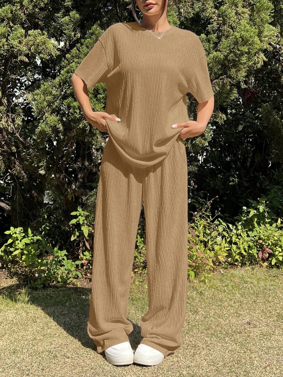 SHEIN EZwear 夏季宽松针织纹理T恤和裤子休闲两件套 - 卡其色 - 查看 1